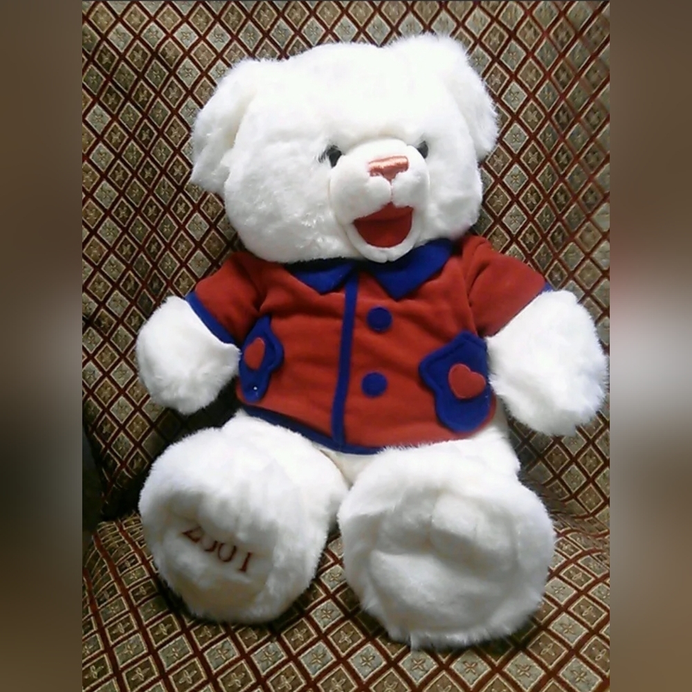 J.C.PENNY HOLIDAY COLLECTION 2001 GOLDEN BEAR WHITE PLUSH COAT 24" CHRISTMAS